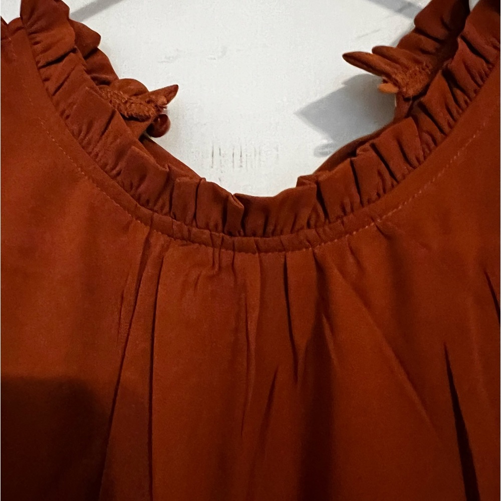 New w/o tags;keyhole back;Rust color.SizeXL;runs small;elastic at wrists;SHEIN